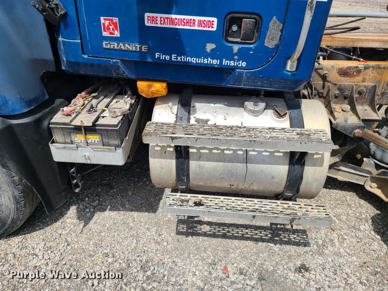 image for item DN5499 2002 Mack CV713 truck chassis