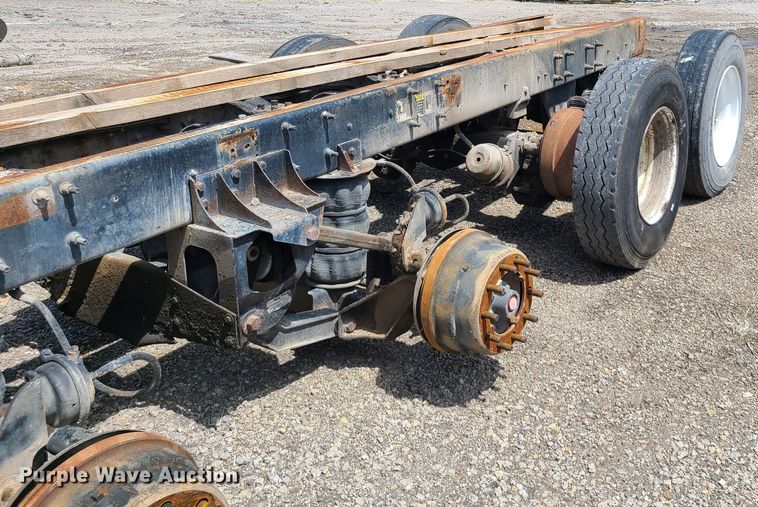 image for item DN5499 2002 Mack CV713 truck chassis