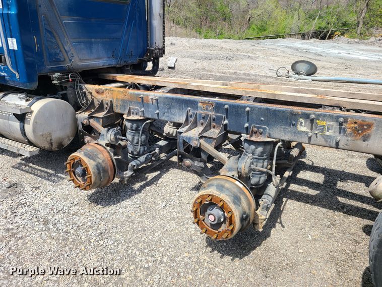 image for item DN5499 2002 Mack CV713 truck chassis