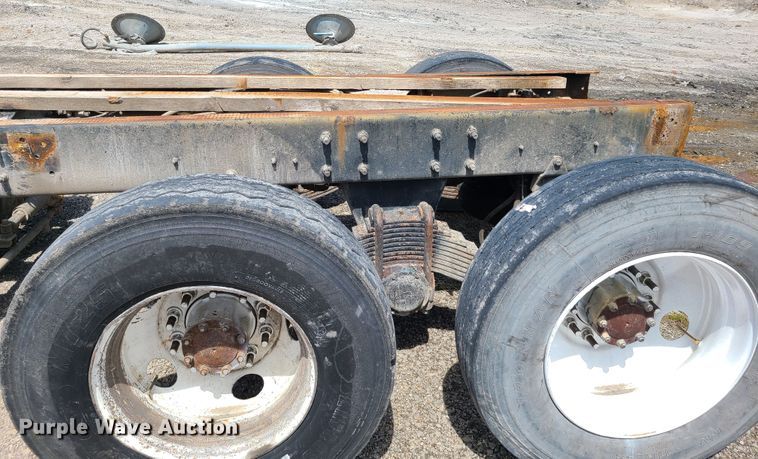image for item DN5499 2002 Mack CV713 truck chassis