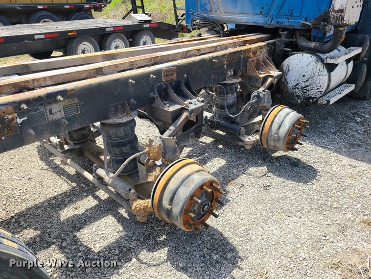 image for item DN5499 2002 Mack CV713 truck chassis
