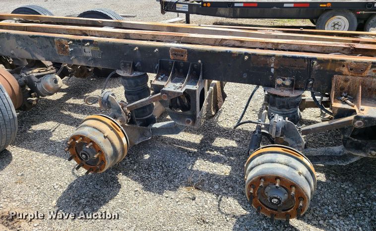 image for item DN5499 2002 Mack CV713 truck chassis