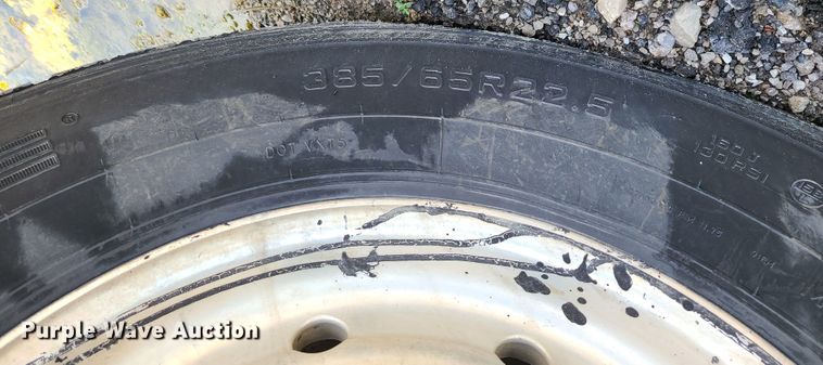 image for item DN5499 2002 Mack CV713 truck chassis