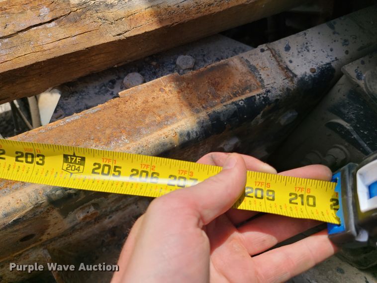 image for item DN5499 2002 Mack CV713 truck chassis