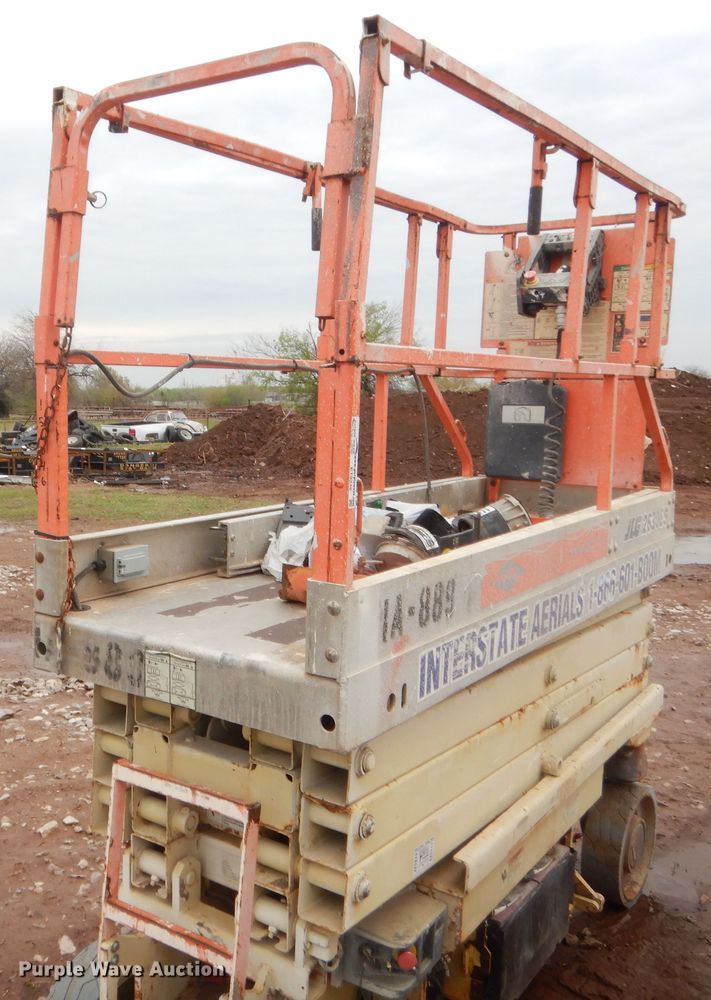 image for item ET9246 2006 JLG 2630ES  scissor lift