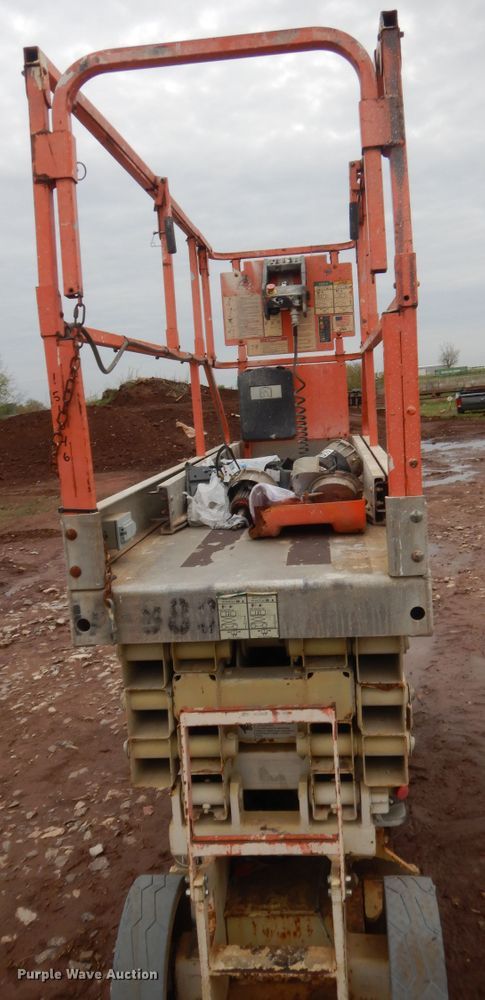 image for item ET9246 2006 JLG 2630ES  scissor lift