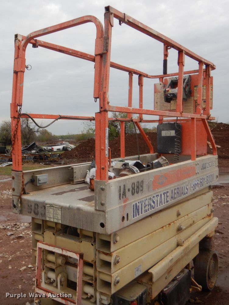 image for item ET9246 2006 JLG 2630ES  scissor lift