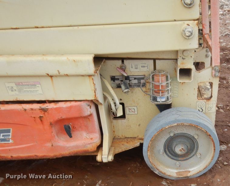 image for item ET9246 2006 JLG 2630ES  scissor lift