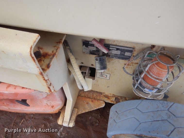 image for item ET9246 2006 JLG 2630ES  scissor lift