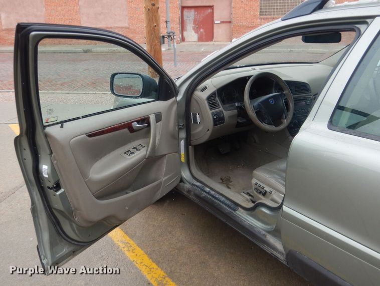 image for item FI9024 2006 Volvo XC70  SUV