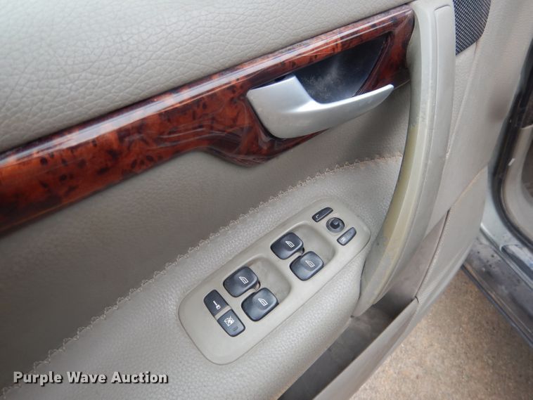 image for item FI9024 2006 Volvo XC70  SUV