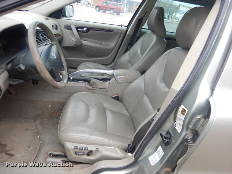 image for item FI9024 2006 Volvo XC70  SUV