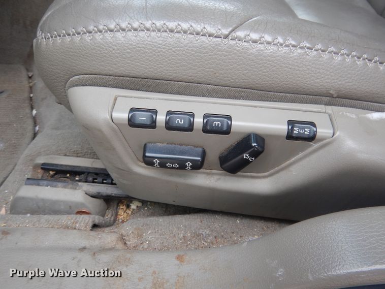 image for item FI9024 2006 Volvo XC70  SUV