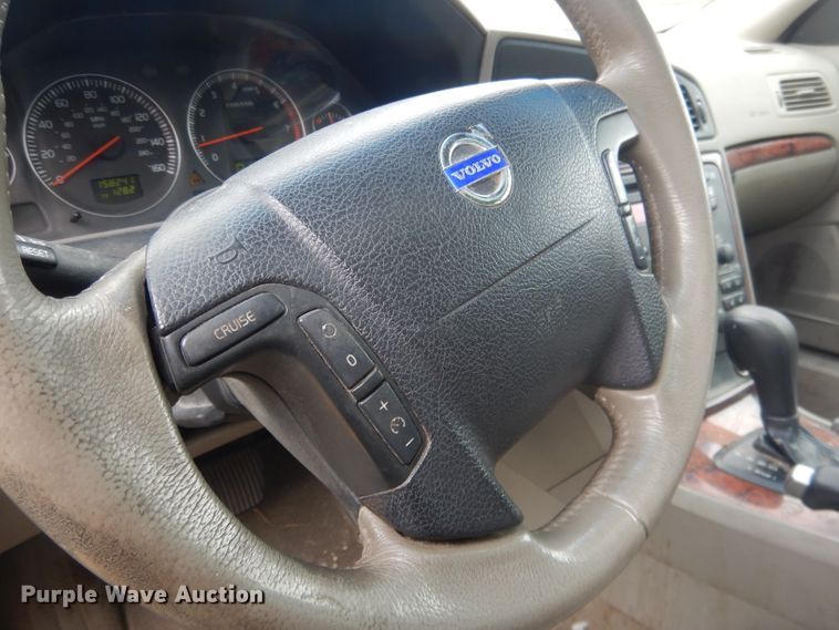 image for item FI9024 2006 Volvo XC70  SUV