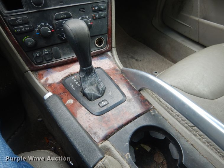 image for item FI9024 2006 Volvo XC70  SUV