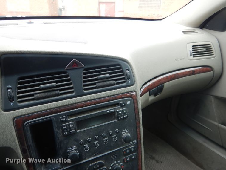 image for item FI9024 2006 Volvo XC70  SUV