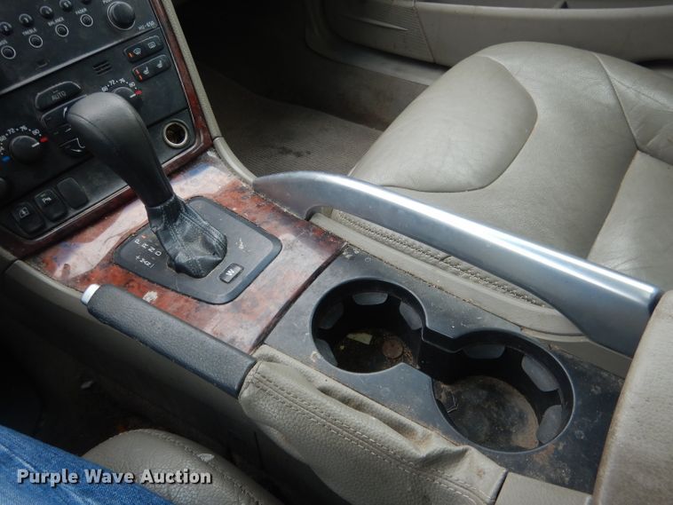 image for item FI9024 2006 Volvo XC70  SUV