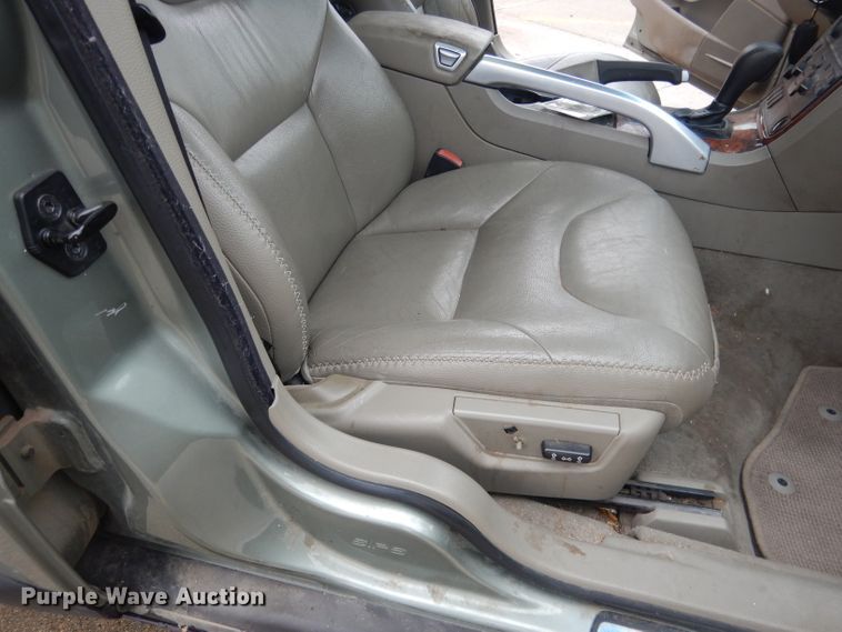 image for item FI9024 2006 Volvo XC70  SUV