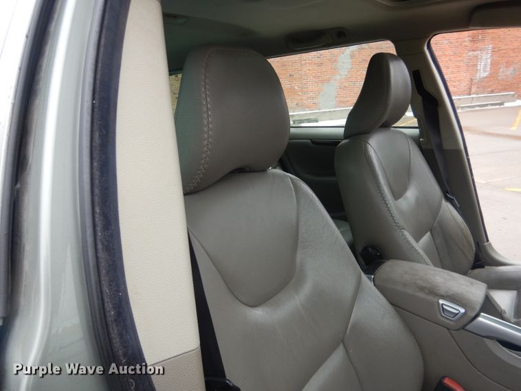 image for item FI9024 2006 Volvo XC70  SUV