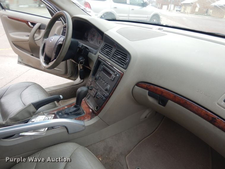 image for item FI9024 2006 Volvo XC70  SUV