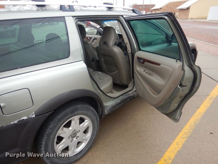 image for item FI9024 2006 Volvo XC70  SUV