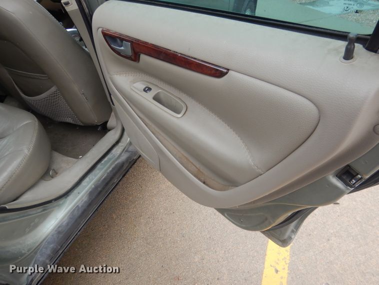 image for item FI9024 2006 Volvo XC70  SUV