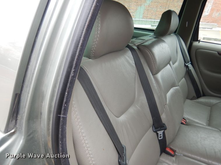 image for item FI9024 2006 Volvo XC70  SUV