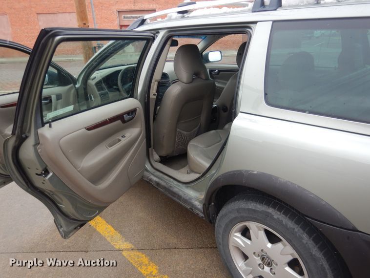 image for item FI9024 2006 Volvo XC70  SUV