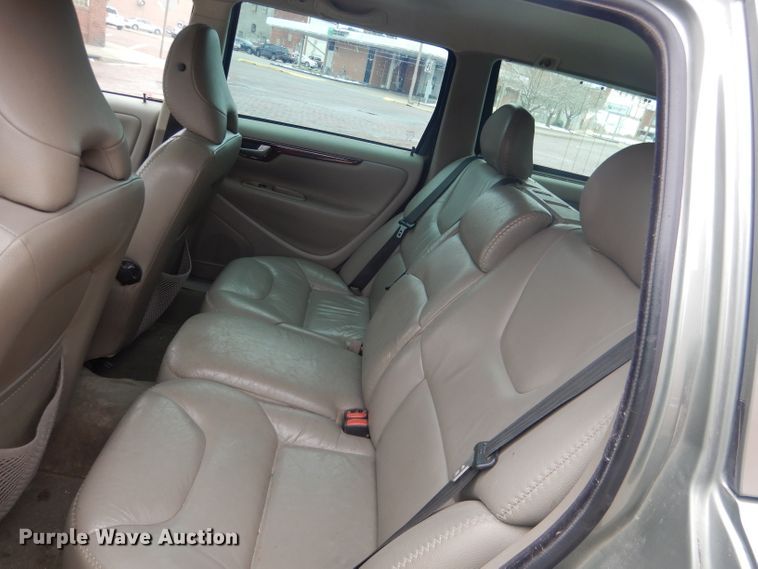 image for item FI9024 2006 Volvo XC70  SUV