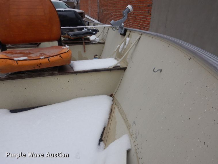 image for item FI9025 1985 Lund American  boat