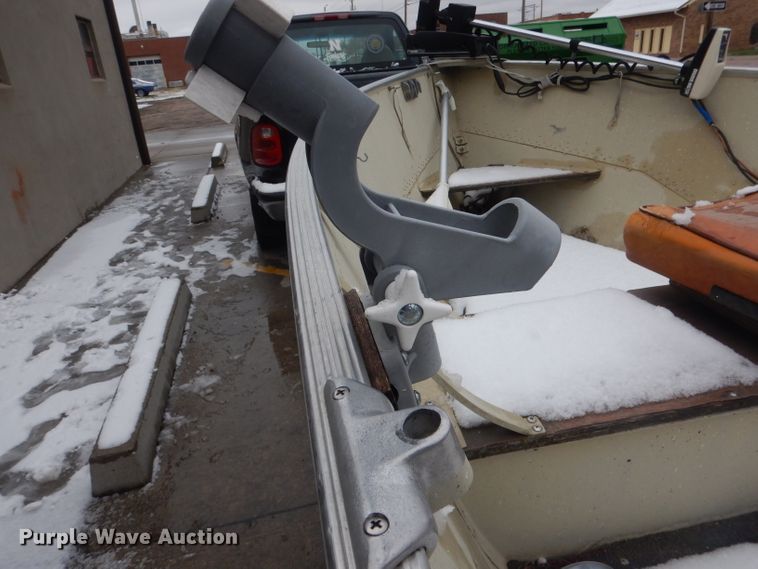 image for item FI9025 1985 Lund American  boat