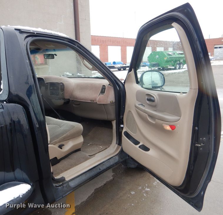 image for item FI9026 2000 Ford F150  pickup truck