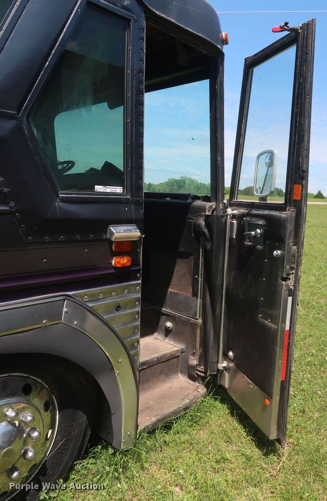 image for item GS9923 1976 Prevost TS47  coach bus