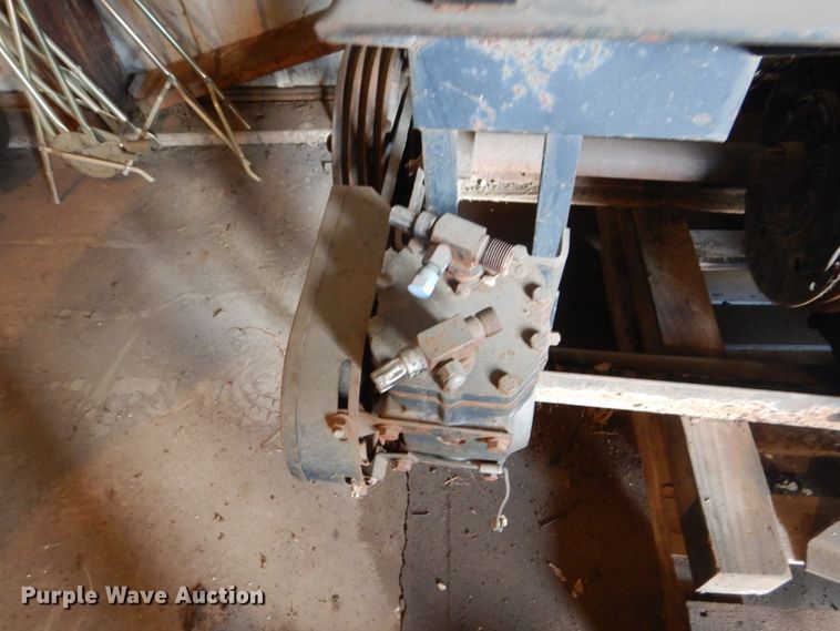 image for item HE9611 Allis Chalmers six cylinder diesel engine