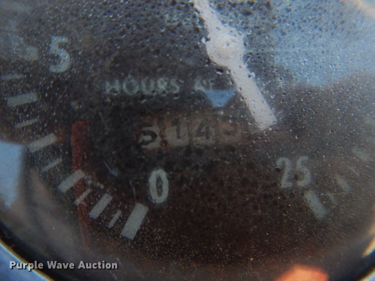 image for item HL9251 1966 Massey Ferguson 165  tractor