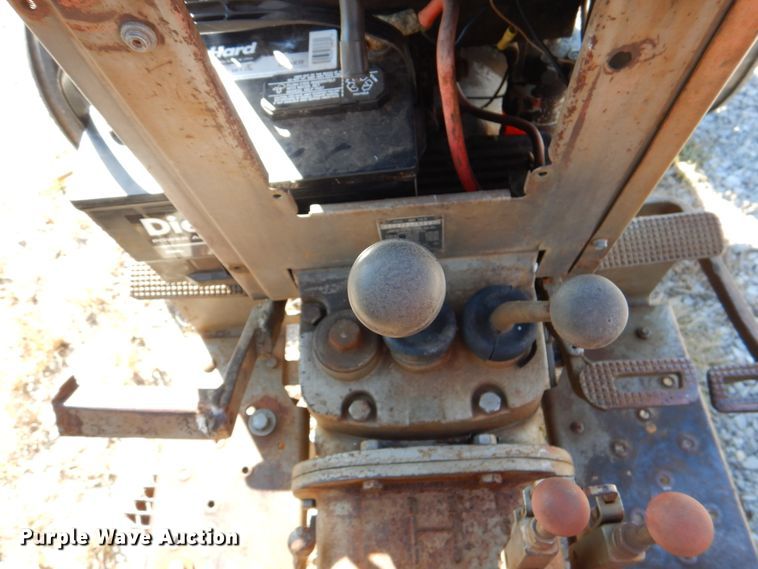 image for item HL9251 1966 Massey Ferguson 165  tractor