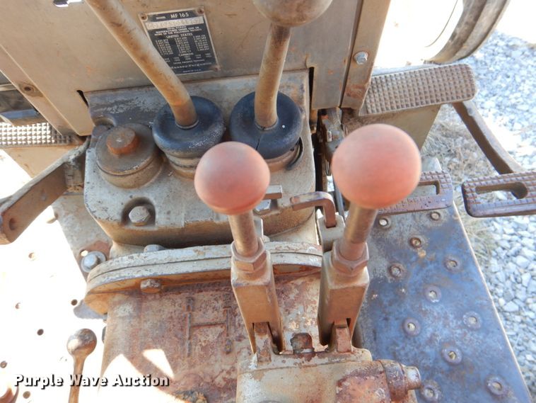 image for item HL9251 1966 Massey Ferguson 165  tractor