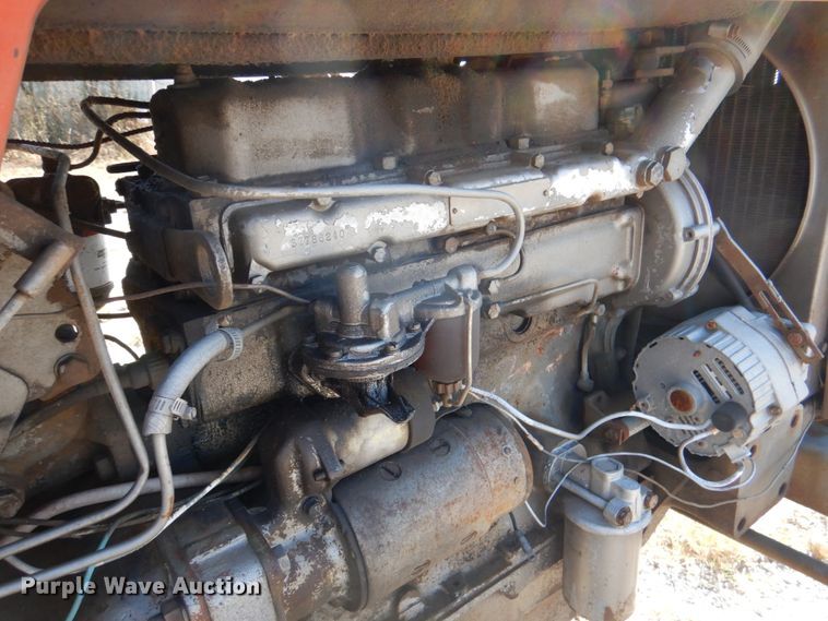 image for item HL9251 1966 Massey Ferguson 165  tractor