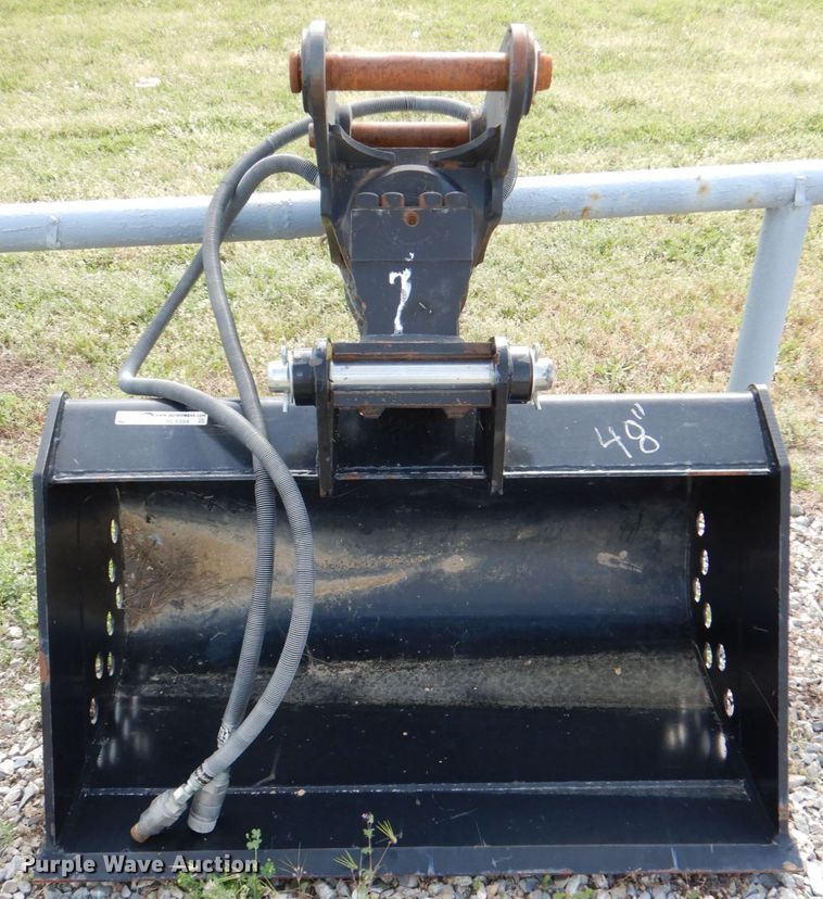 image for item HL9384 Caterpillar 48"W excavator bucket