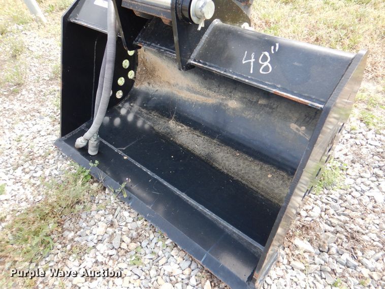 image for item HL9384 Caterpillar 48"W excavator bucket