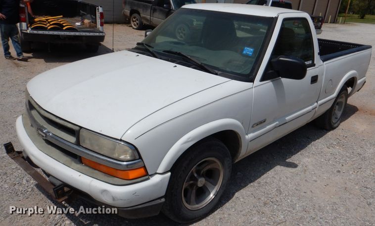 image for item HL9394 2001 Chevrolet S10  pickup truck