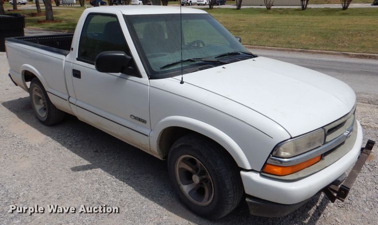 image for item HL9394 2001 Chevrolet S10  pickup truck
