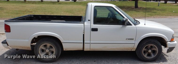 image for item HL9394 2001 Chevrolet S10  pickup truck