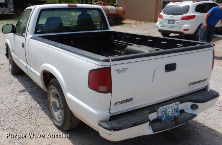 image for item HL9394 2001 Chevrolet S10  pickup truck