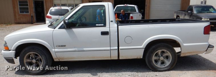 image for item HL9394 2001 Chevrolet S10  pickup truck