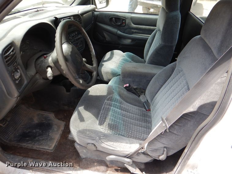 image for item HL9394 2001 Chevrolet S10  pickup truck