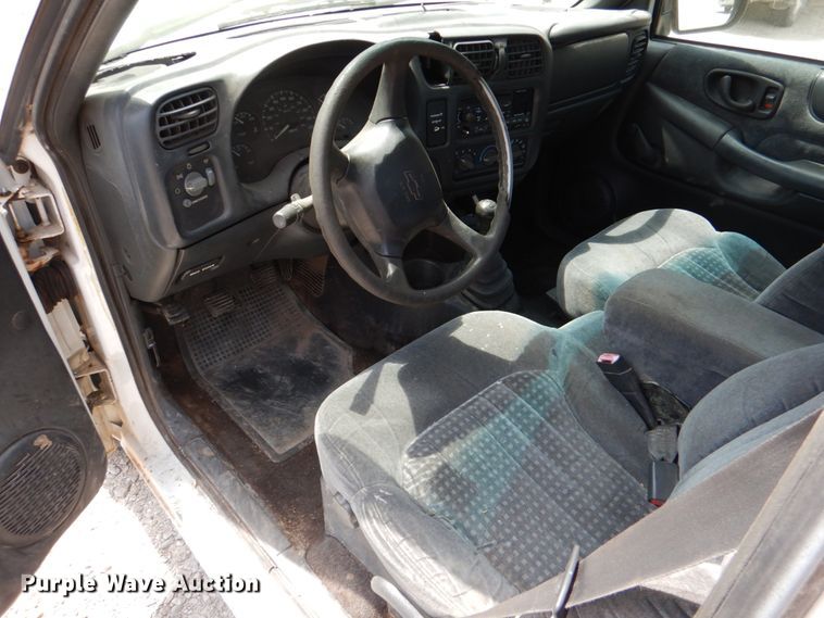 image for item HL9394 2001 Chevrolet S10  pickup truck