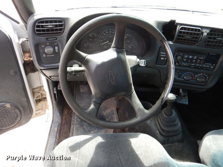 image for item HL9394 2001 Chevrolet S10  pickup truck