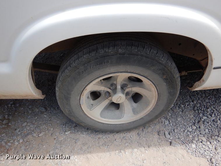 image for item HL9394 2001 Chevrolet S10  pickup truck