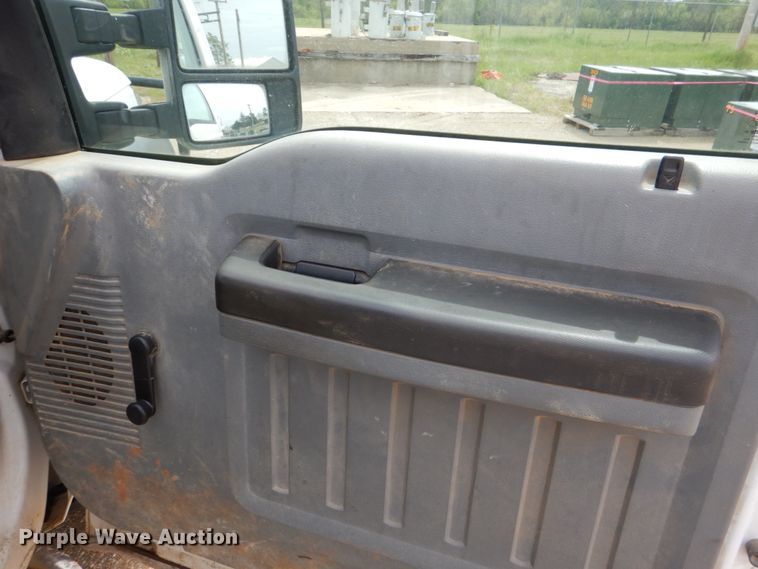 image for item HL9397 2012 Ford F550 Super Duty  Crew Cab truck cab and chassis